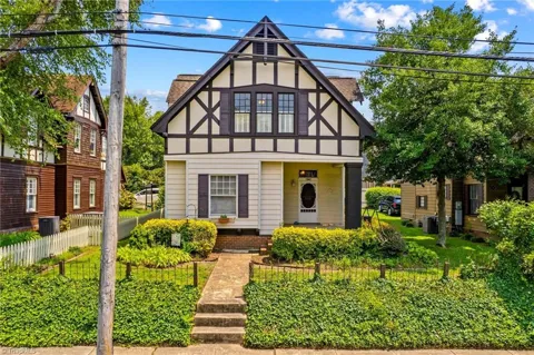 309 Ellis Street