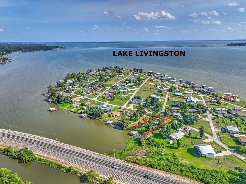 219 Lakeshore Onalaska, TX 77360