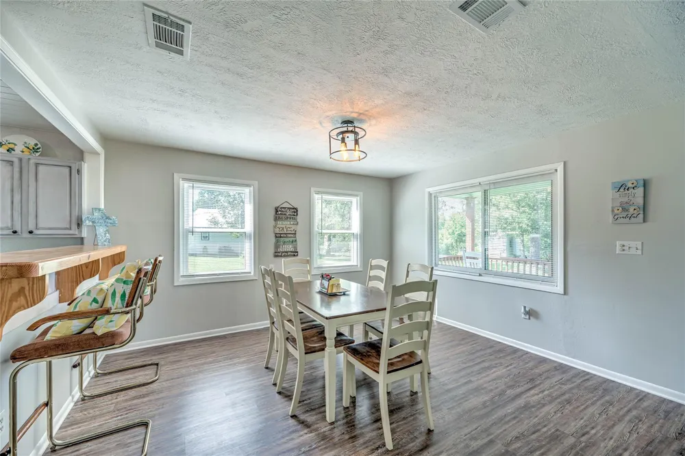 219 Lakeshore Onalaska, TX 77360