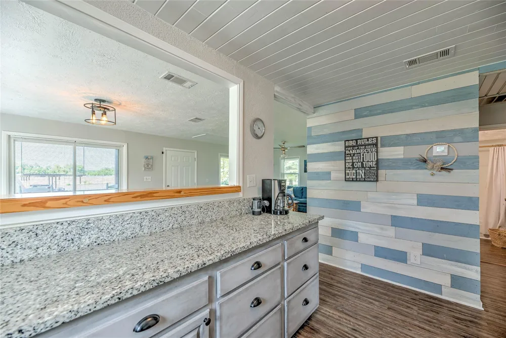 219 Lakeshore Onalaska, TX 77360
