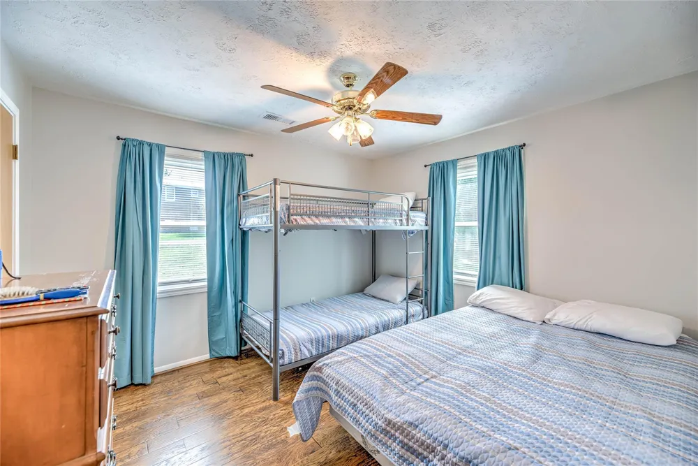 219 Lakeshore Onalaska, TX 77360