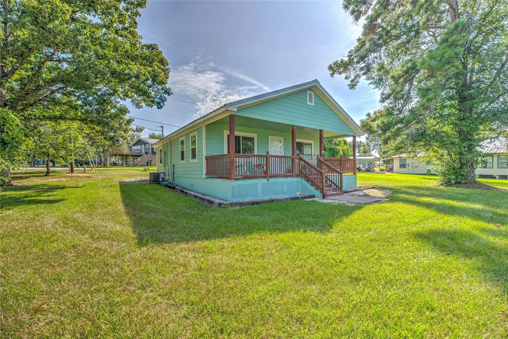 219 Lakeshore Onalaska, TX 77360