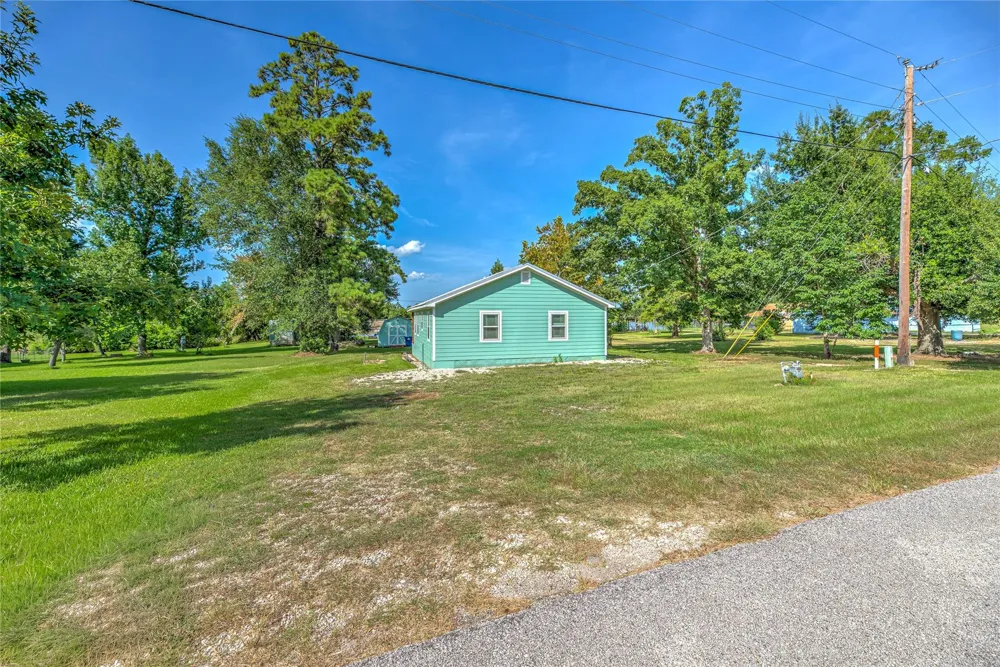 219 Lakeshore Onalaska, TX 77360