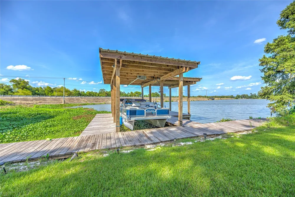 219 Lakeshore Onalaska, TX 77360