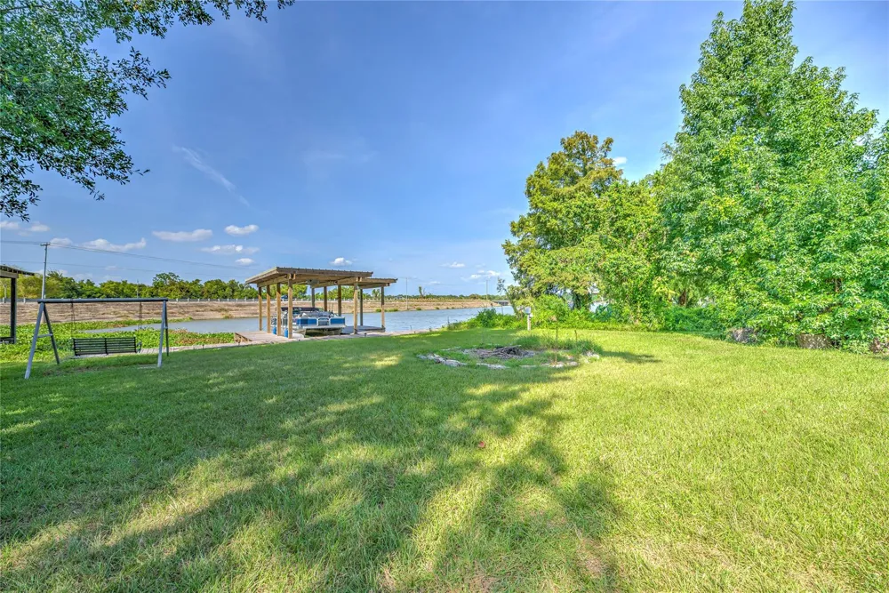 219 Lakeshore Onalaska, TX 77360