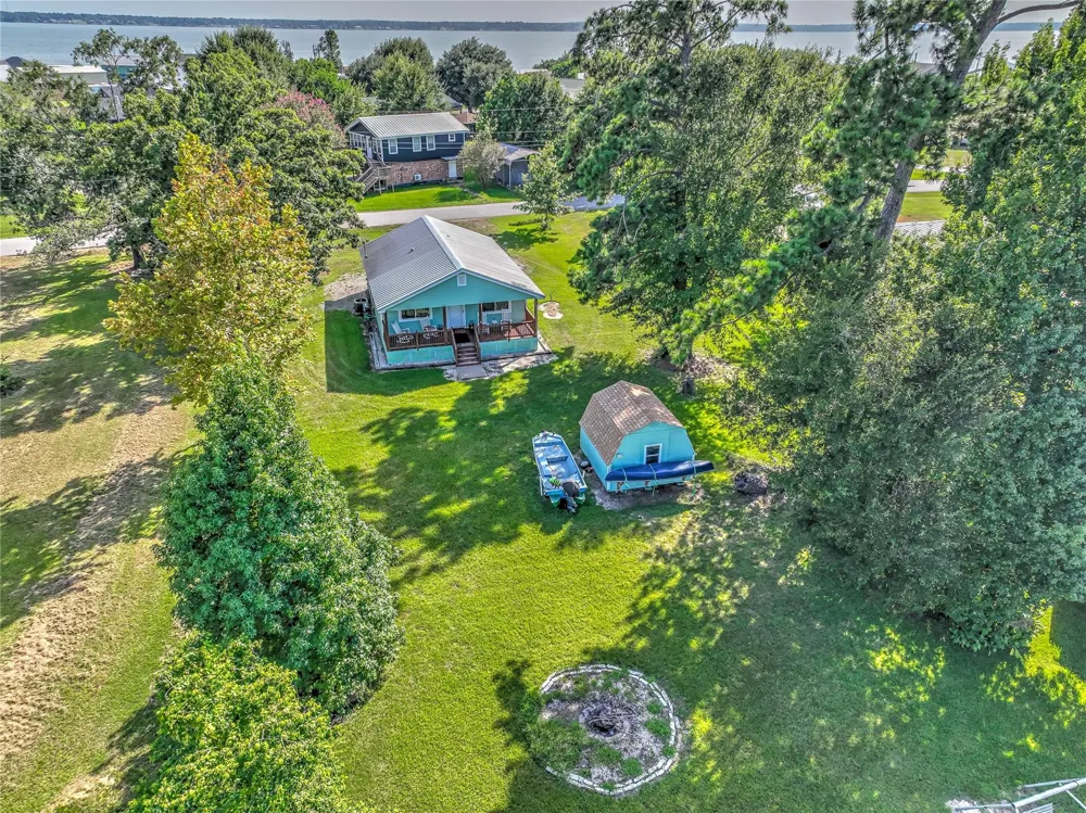 219 Lakeshore Onalaska, TX 77360