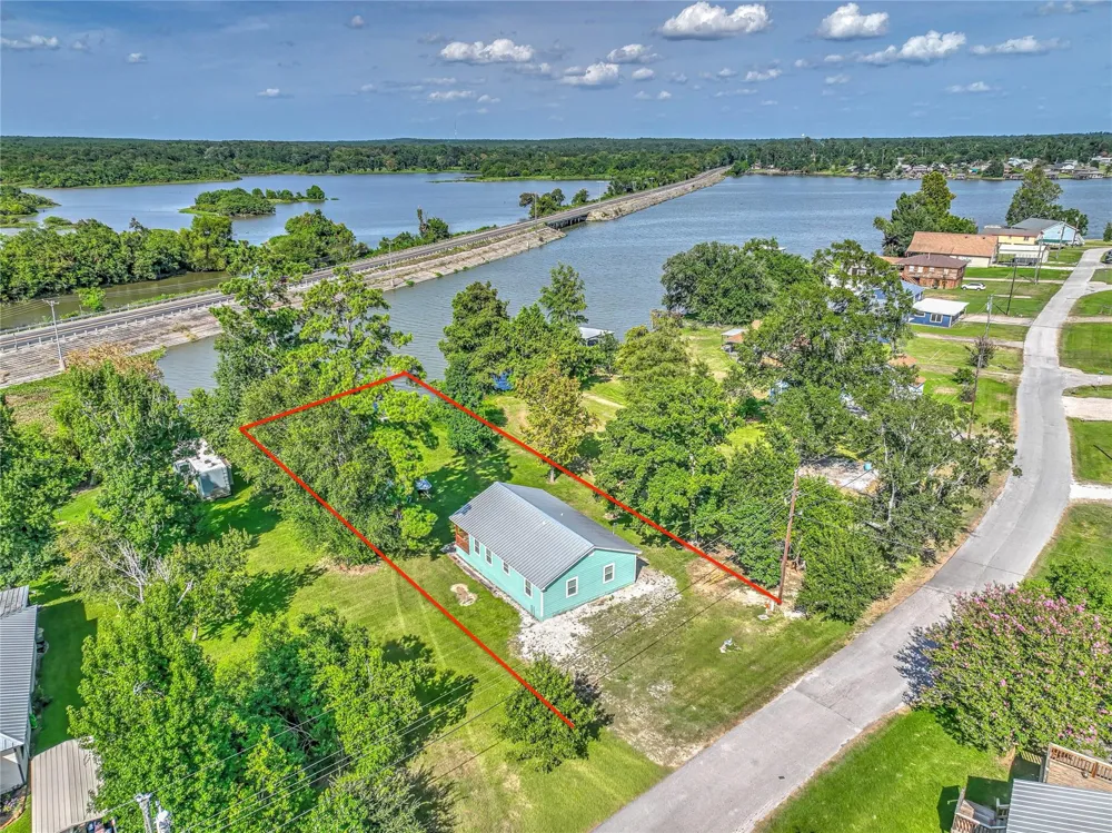 219 Lakeshore Onalaska, TX 77360