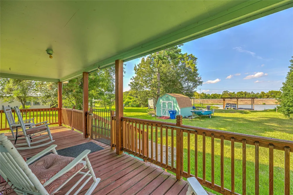 219 Lakeshore Onalaska, TX 77360