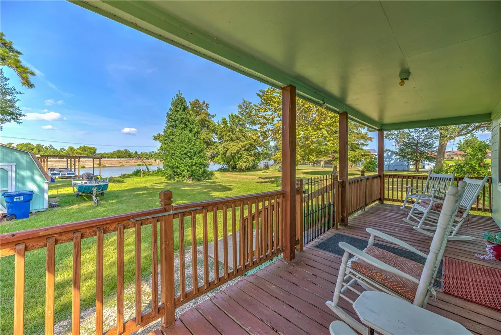 219 Lakeshore Onalaska, TX 77360