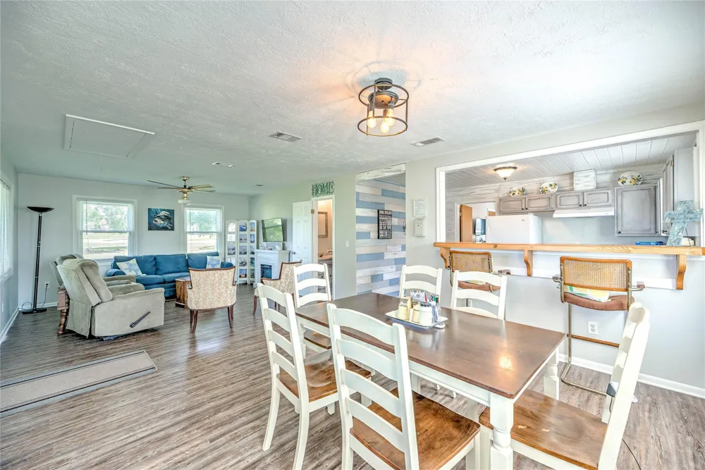 219 Lakeshore Onalaska, TX 77360