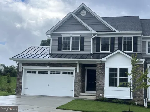 1715 BOTANICAL COURT #8