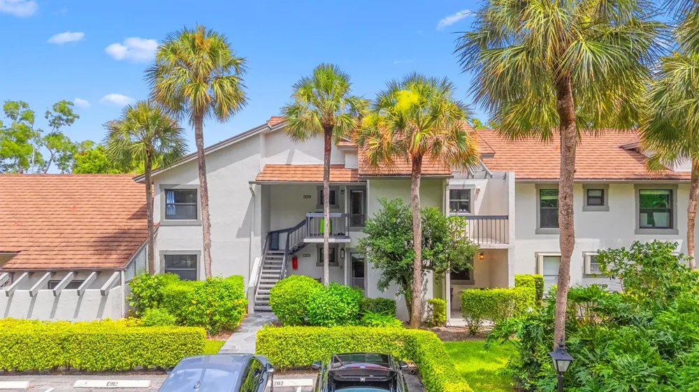 11397 POND VIEW DRIVE #E202 Wellington, FL 33414