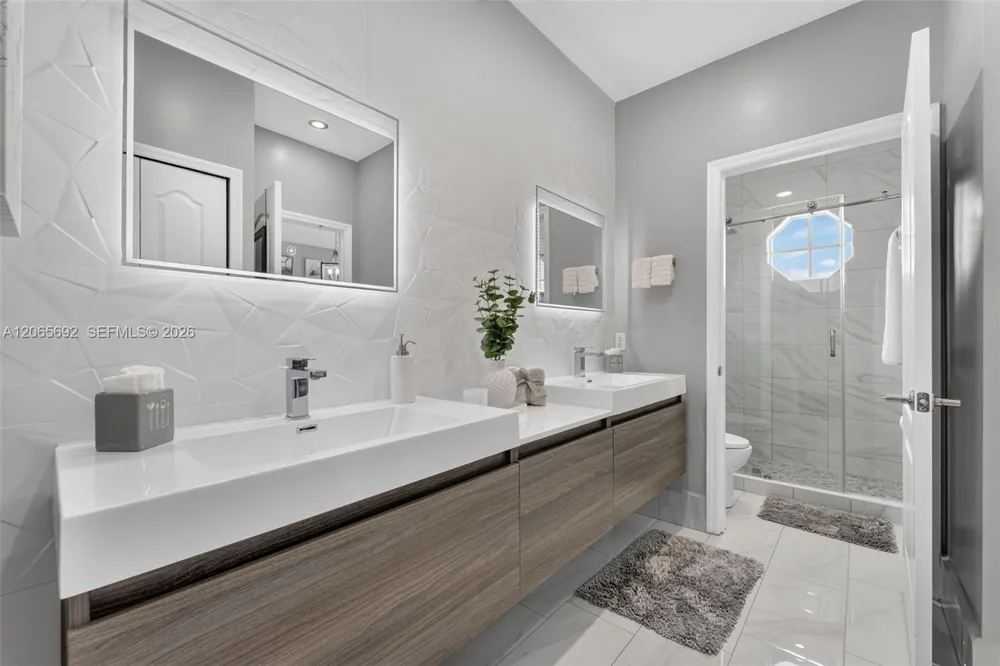 1051 SW 144th Pl Miami, FL 33184
