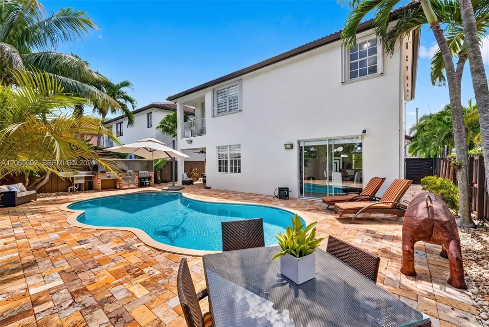 1051 SW 144th Pl Miami, FL 33184