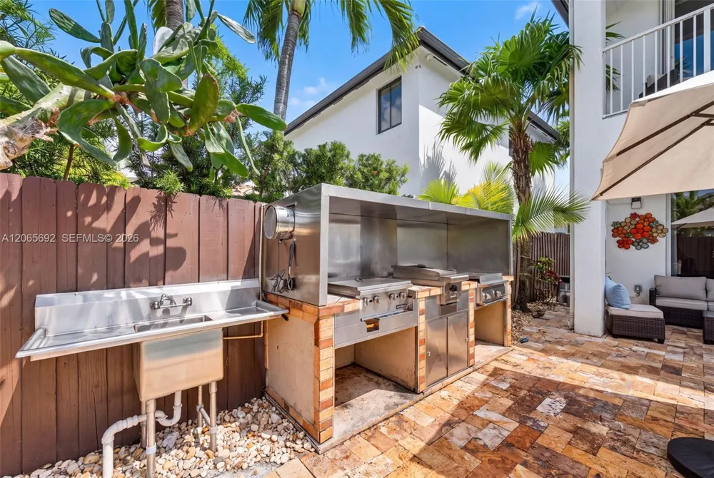 1051 SW 144th Pl Miami, FL 33184