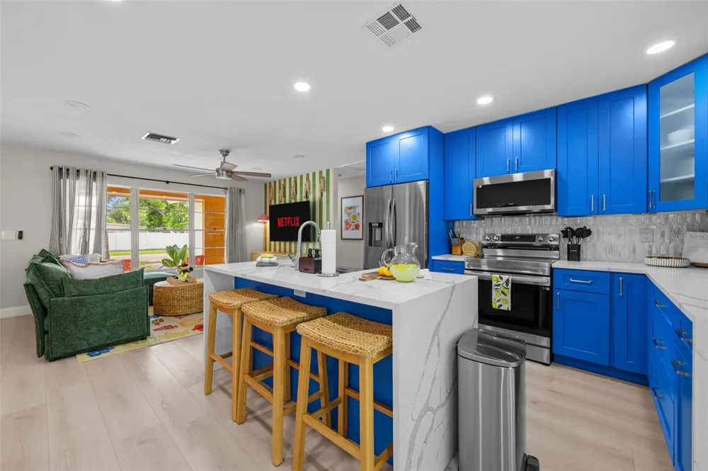 7957 COTTONWOODE DRIVE Largo, FL 33773