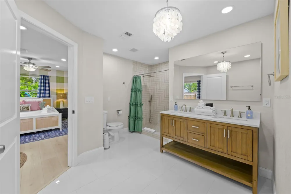 7957 COTTONWOODE DRIVE Largo, FL 33773