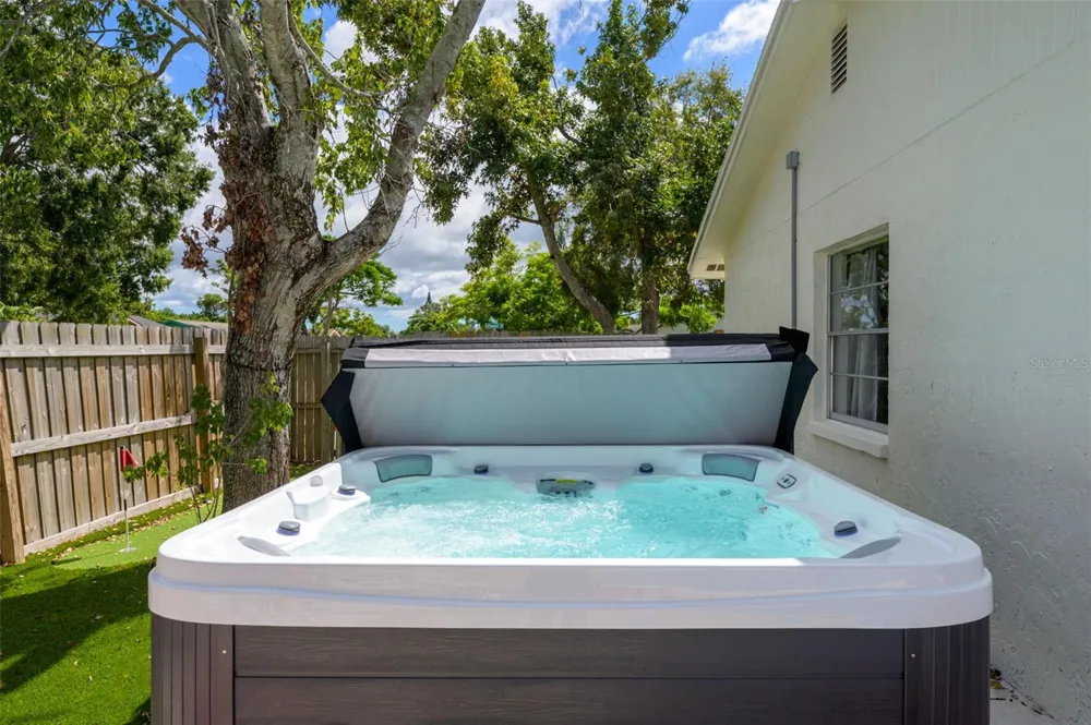 7957 COTTONWOODE DRIVE Largo, FL 33773