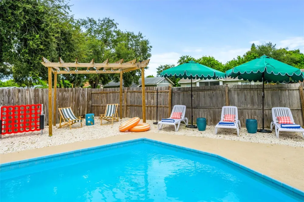 7957 COTTONWOODE DRIVE Largo, FL 33773