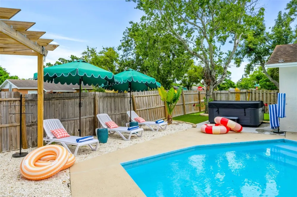 7957 COTTONWOODE DRIVE Largo, FL 33773