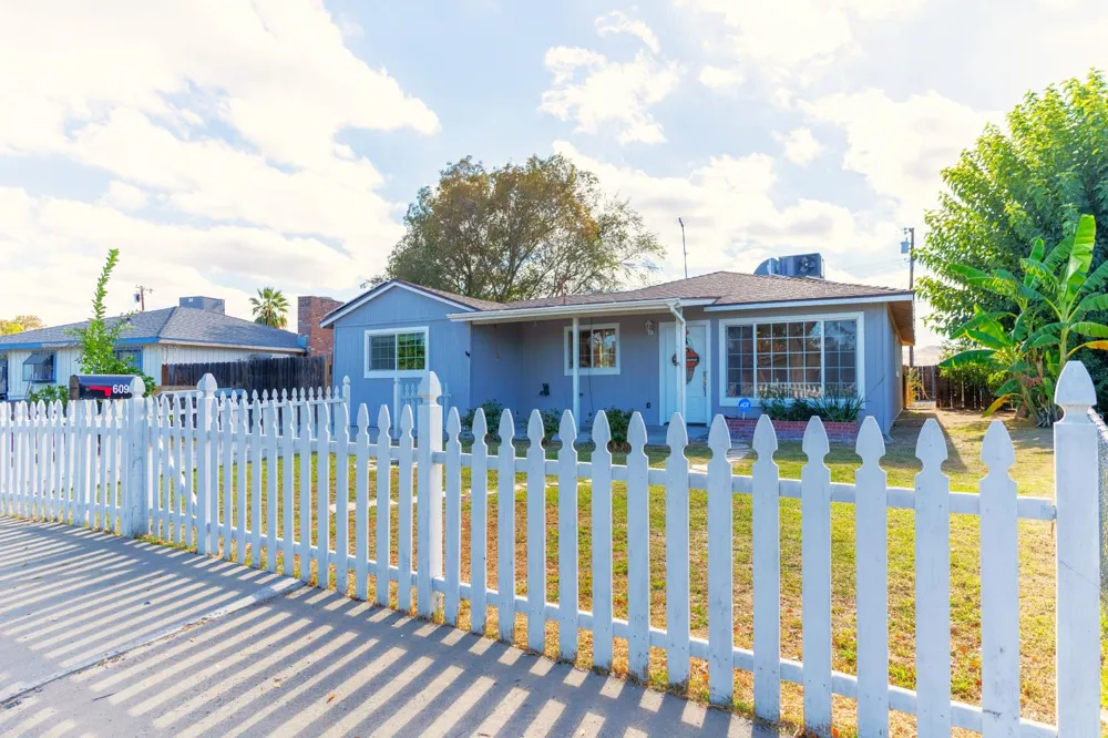 609 College Avenue Coalinga, CA 93210
