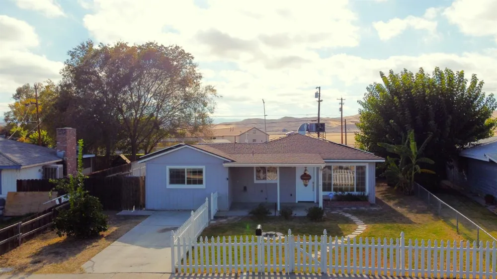 609 College Avenue Coalinga, CA 93210