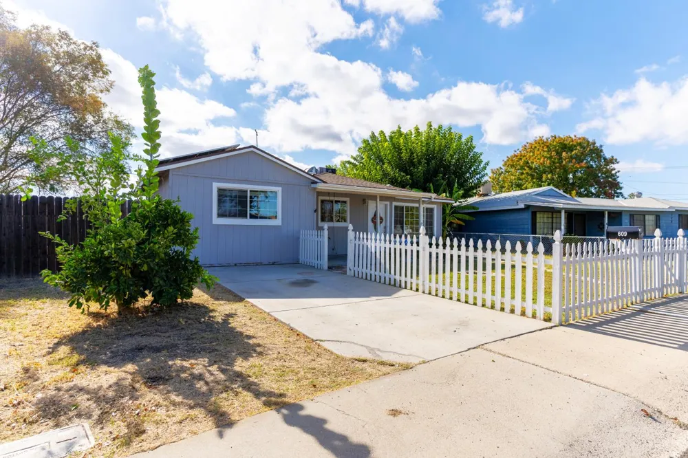 609 College Avenue Coalinga, CA 93210