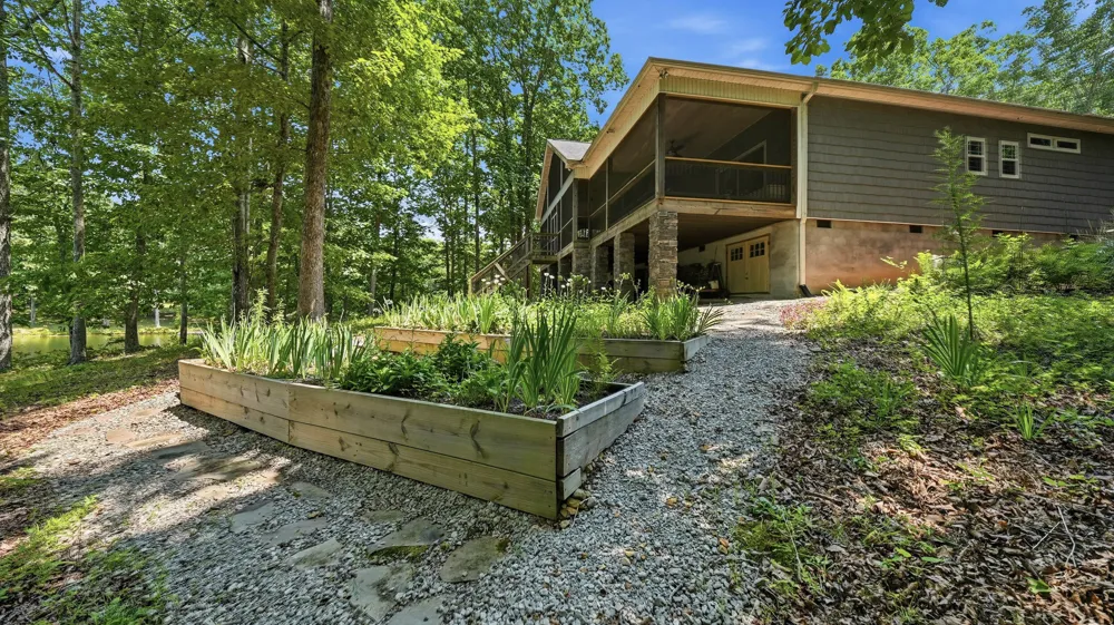 33 Eagle Nest Road Graysville, TN 37338