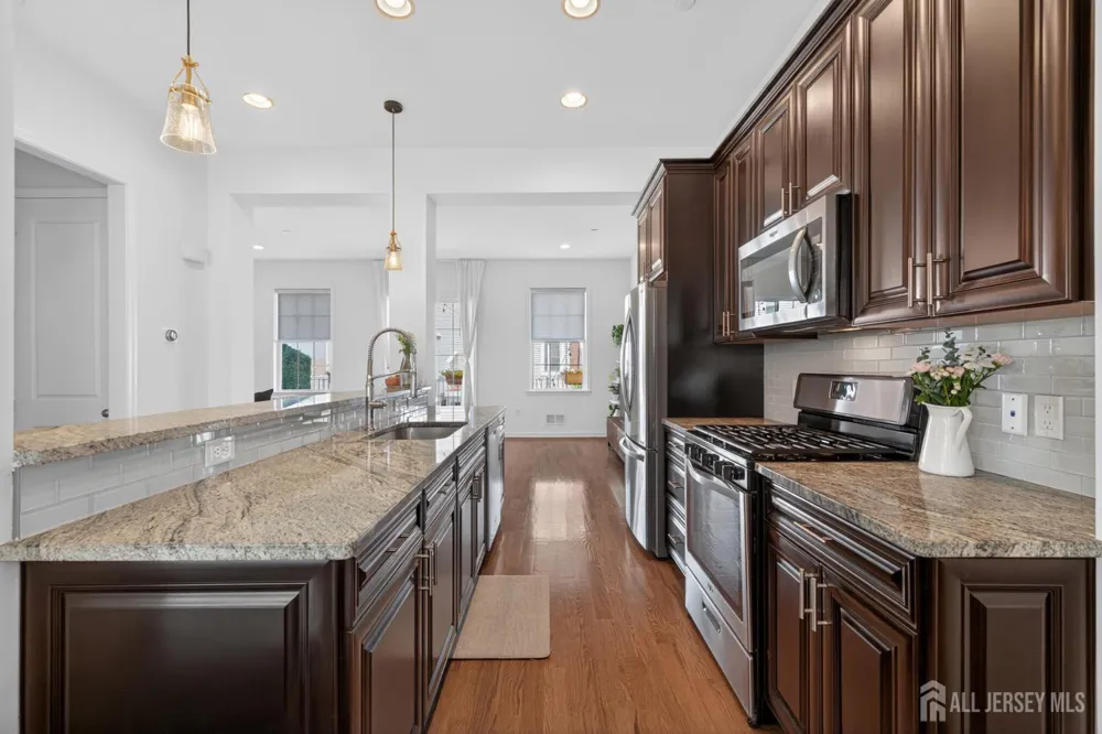 197 Roosevelt Drive Wood-Ridge, NJ 07075