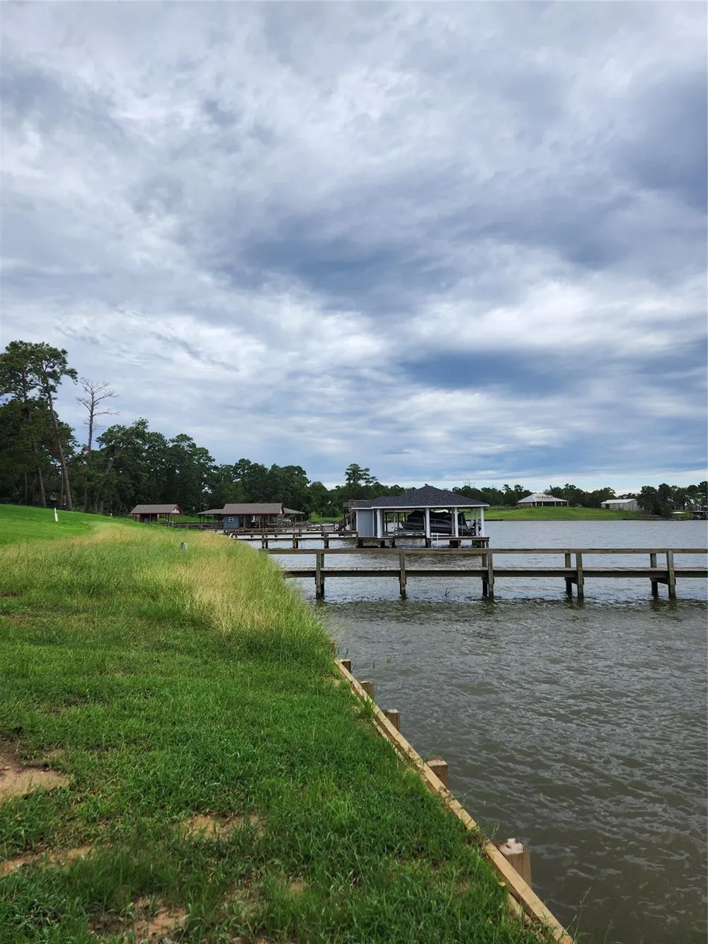 2035 Fm 3186 Onalaska, TX 77360