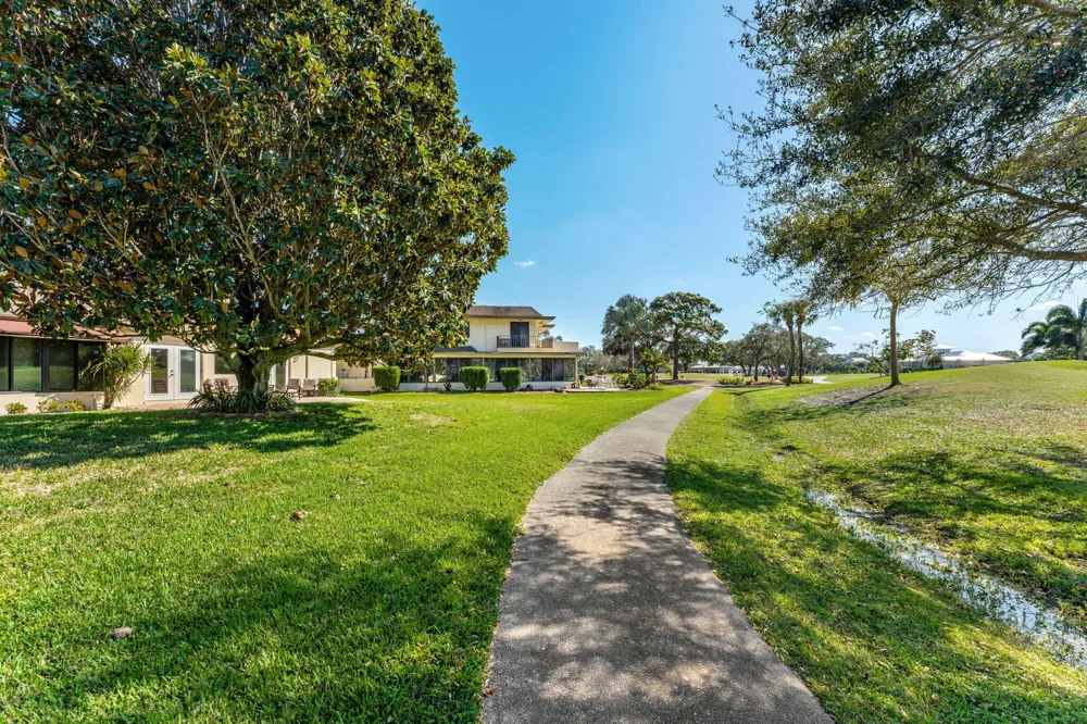 236 Country Club Drive Melbourne, FL 32940