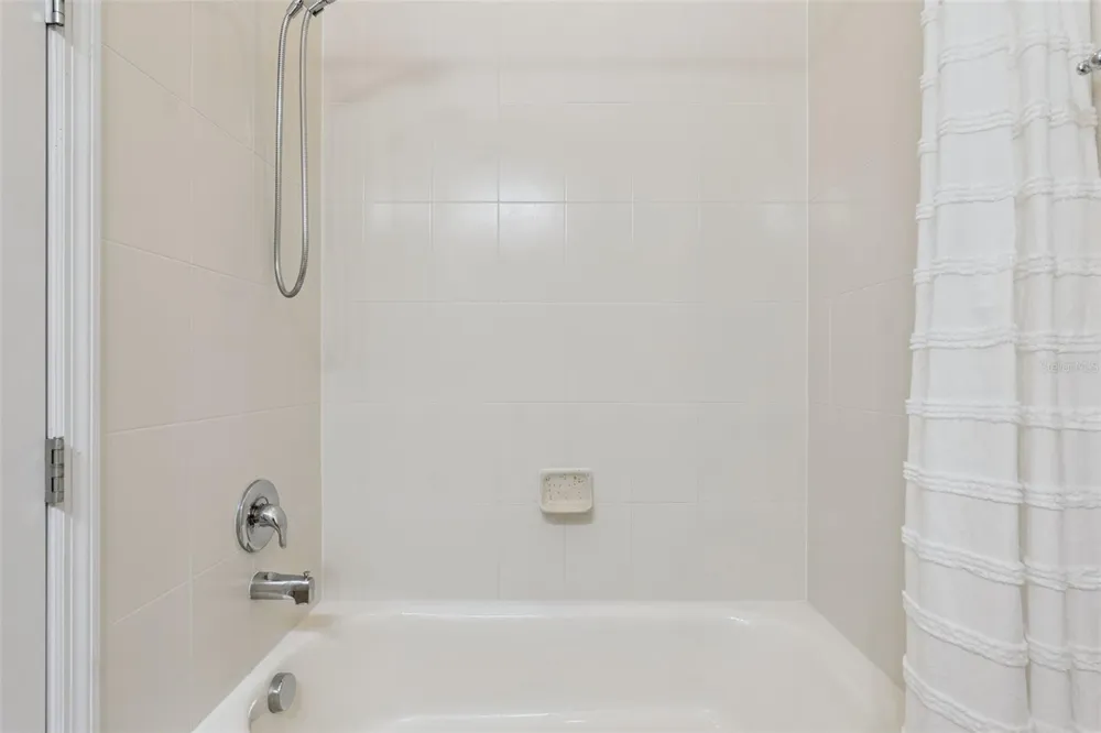 1121 GARDENSHIRE LANE Deland, FL 32724