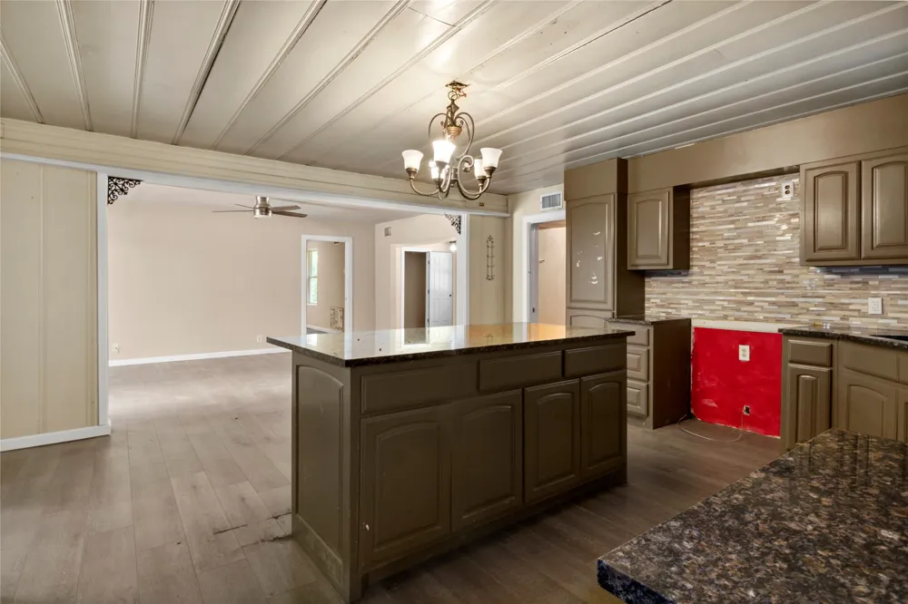708 E COMMERCE Mexia, TX 76667