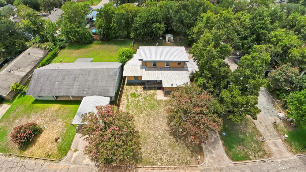708 E COMMERCE Mexia, TX 76667
