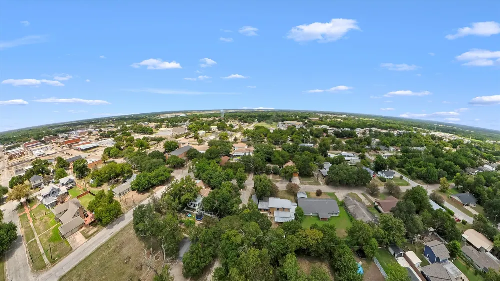 708 E COMMERCE Mexia, TX 76667