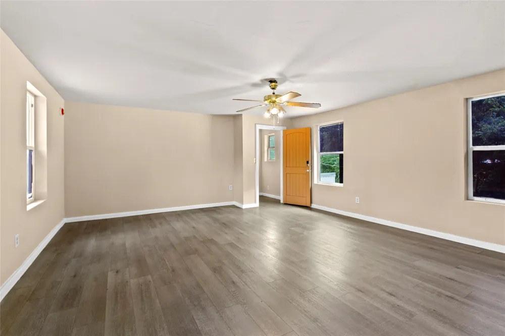 708 E COMMERCE Mexia, TX 76667