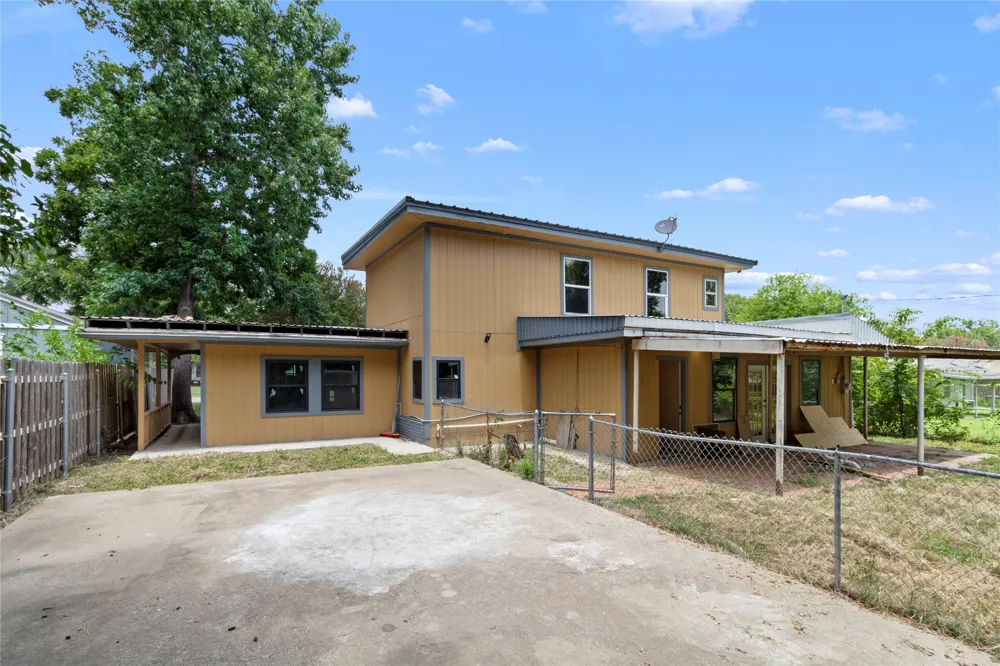 708 E COMMERCE Mexia, TX 76667