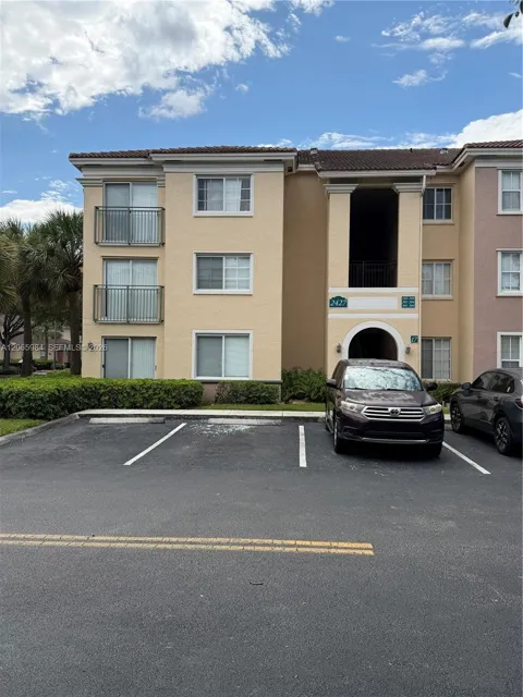 2427 Centergate Dr #301