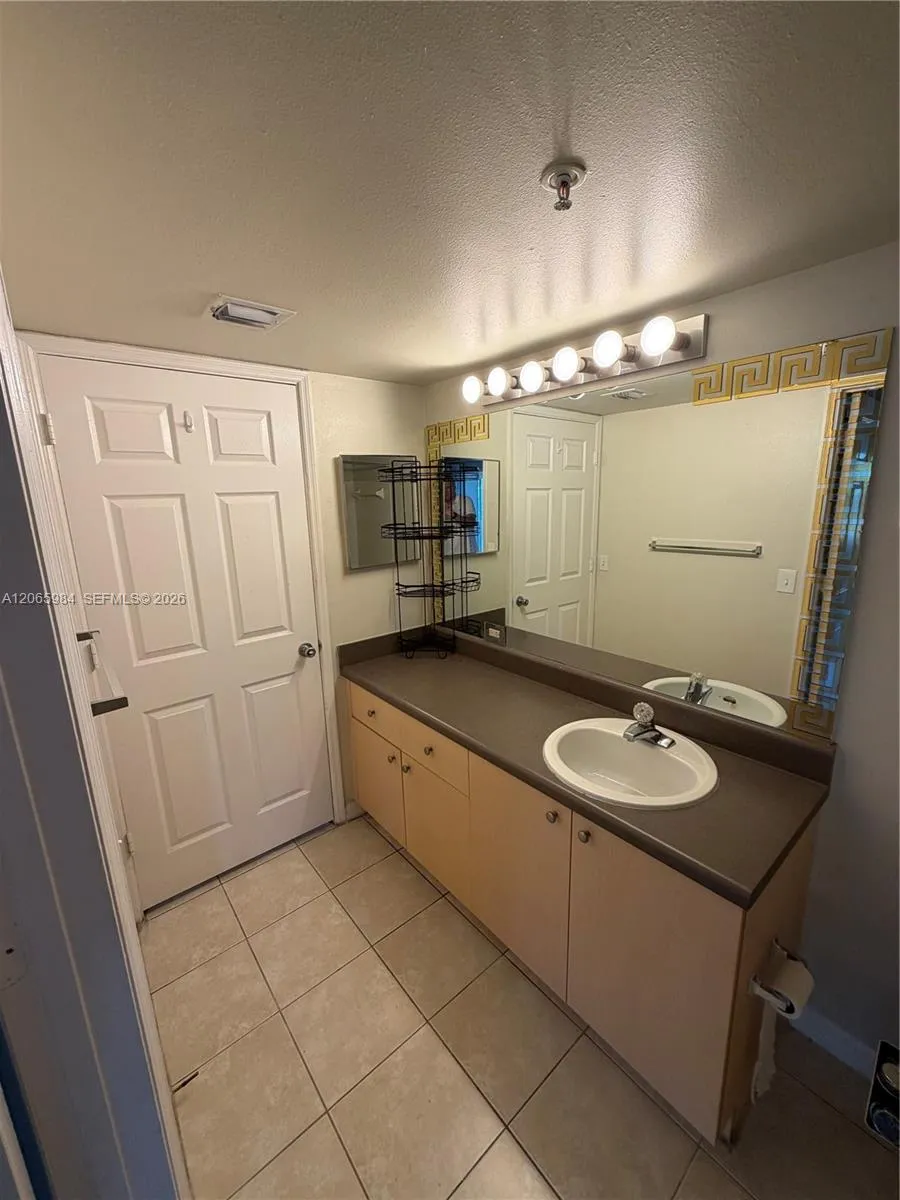 2427 Centergate Dr #301 Miramar, FL 33025