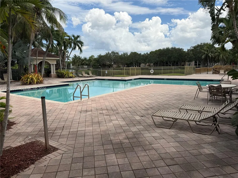 2427 Centergate Dr #301 Miramar, FL 33025