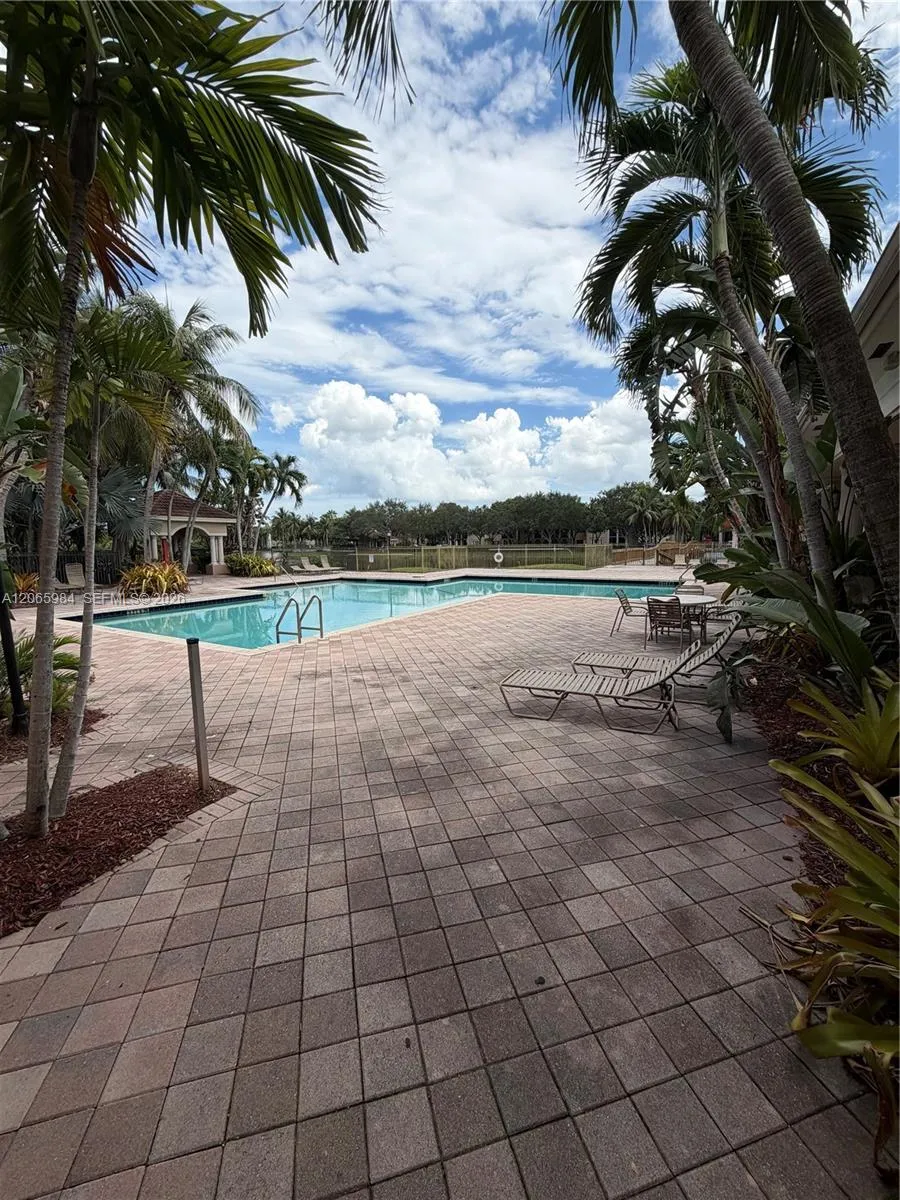 2427 Centergate Dr #301 Miramar, FL 33025