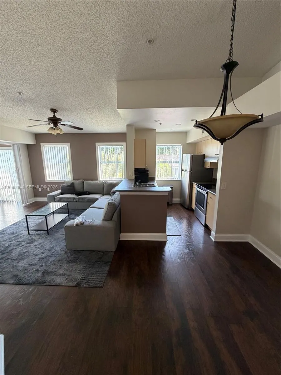 2427 Centergate Dr #301 Miramar, FL 33025