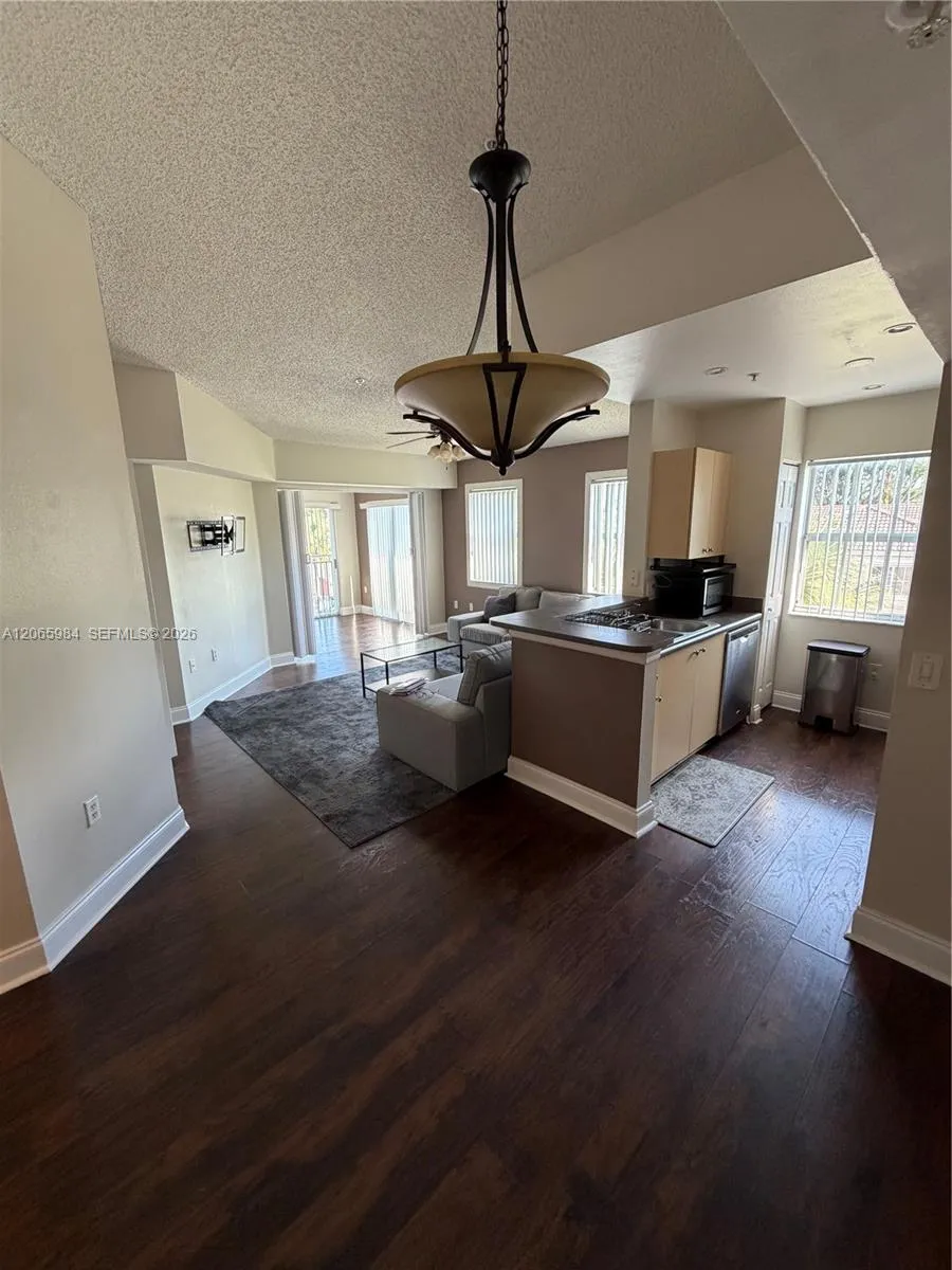 2427 Centergate Dr #301 Miramar, FL 33025