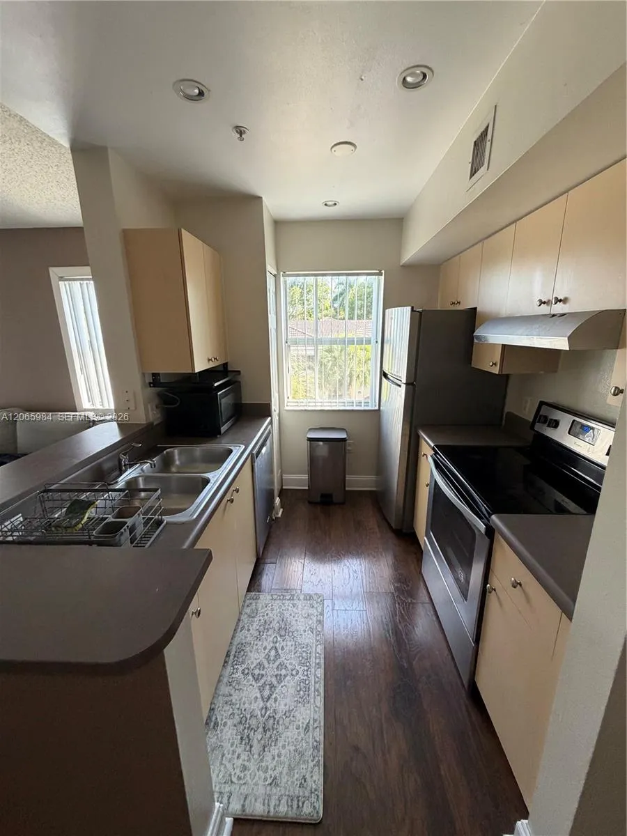 2427 Centergate Dr #301 Miramar, FL 33025