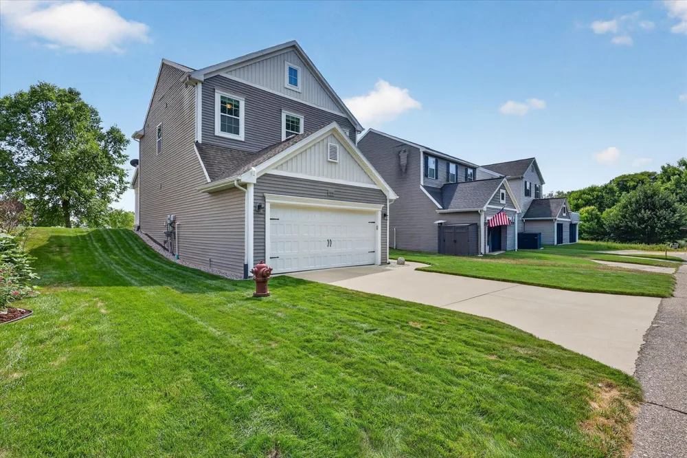 1314 Highland Hill Lowell, MI 49331