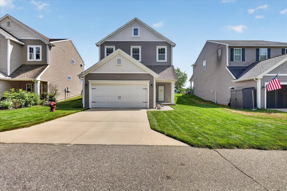 1314 Highland Hill Lowell, MI 49331