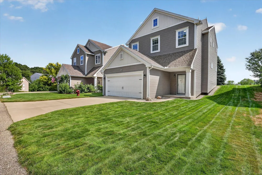 1314 Highland Hill Lowell, MI 49331