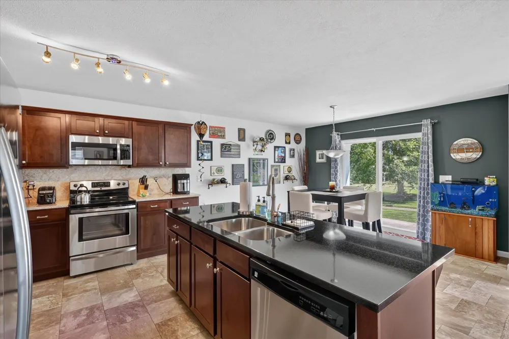 1314 Highland Hill Lowell, MI 49331