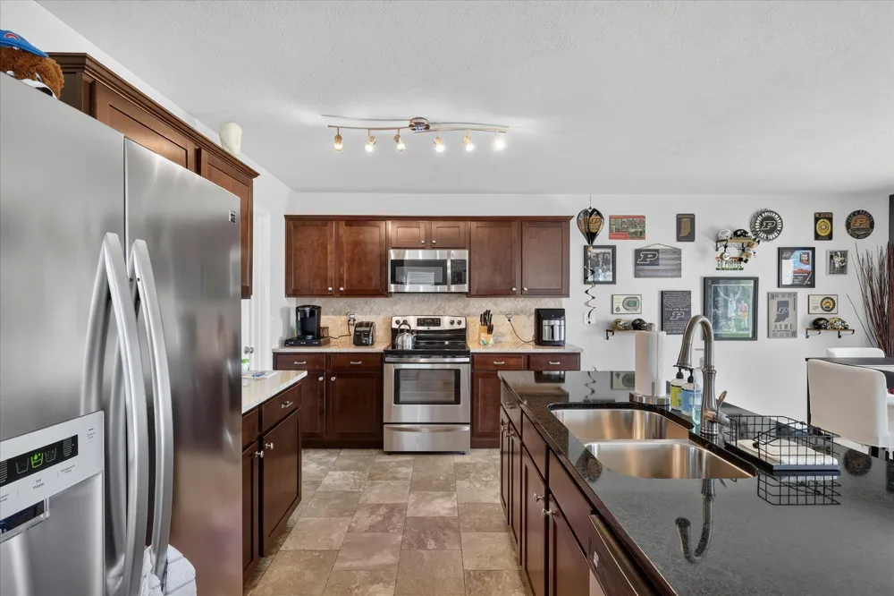 1314 Highland Hill Lowell, MI 49331