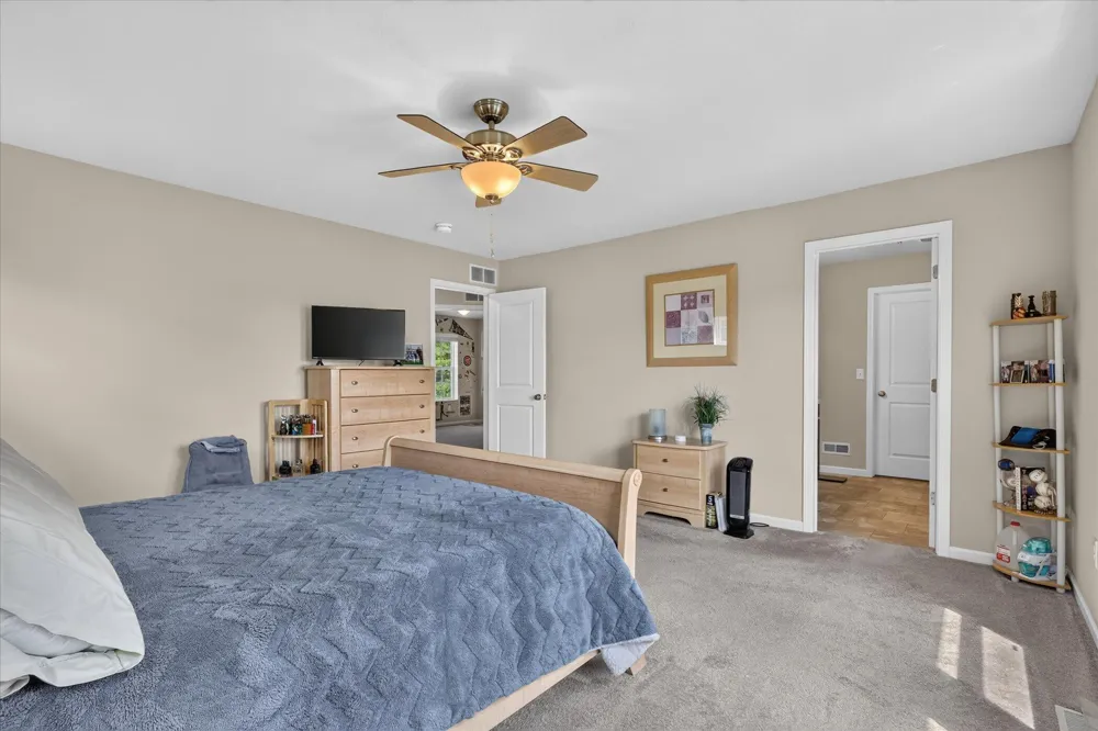 1314 Highland Hill Lowell, MI 49331